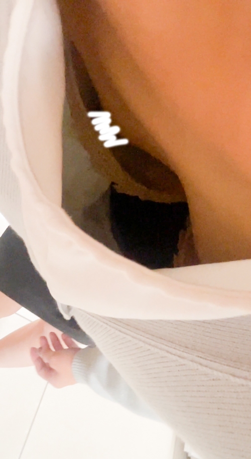 【同僚OLの乳首/胸ちら#45】人妻事務員さんを逆さ撮りパンチラ・B地区/生保レディさんの胸ちら・パンチラ 2名