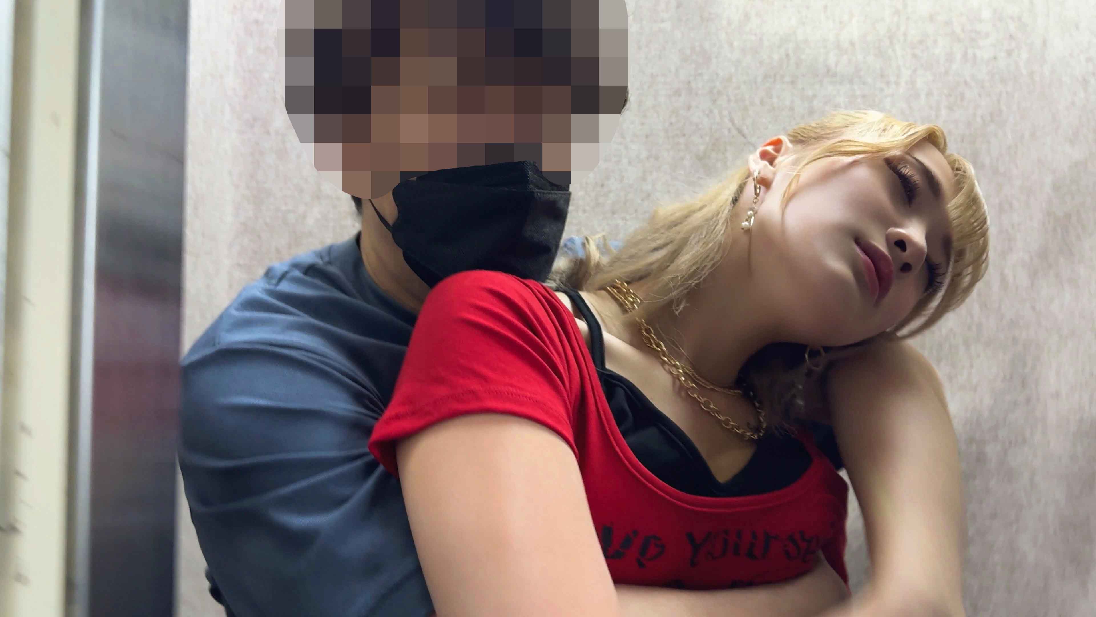 ギャル◯撃、突然の悪夢。海外製スプレー粘膜接種でガンギマリ！オイルに潮吹きイラマ汁でテカる褐色肌、子宮陥落マーキング