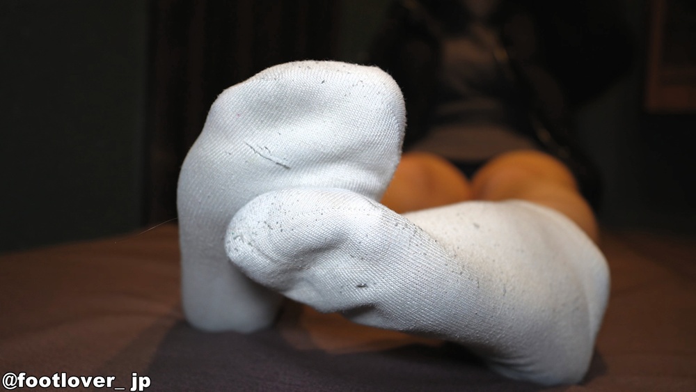 【動画】むち脚19才のロングブーツで蒸れて臭かった白スポーツスニソ!26センチデカ足素足!Gカップ下着撮影!