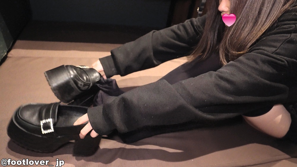 【動画】ちょいギャル19才地雷系ちゃんの臭かった1週間連穿きニーハイ!モッチモチ素足!Fカップおっぱい!3、4日目汚れ付きパンテ