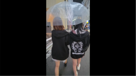 Pcolle PPV 2817506aabea88c495c「【コンカフェ嬢を下から激写1】超可愛いコンカフェ嬢2人組のスカートの中をゲット！」（販売者：遠距離写撃） サンプル画像