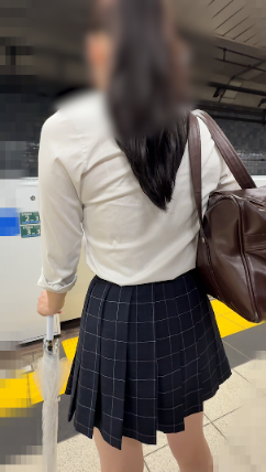 Pcolle PPV 2823236abf9f8d3ef23「スマホを持ってただけなのに【8】座ってたら目の間にミニスカKが紫サテンが撮れてしまった」（販売者：遠距離写撃） サンプル画像
