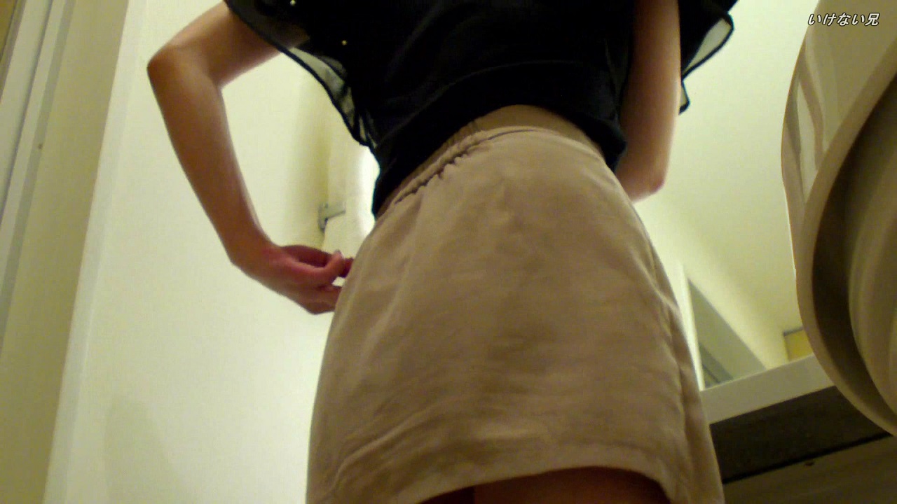 【再販】脱衣所を隠し撮り!実家にお泊まりに来た妹の友達女子大生激カワ美乳【動画】いけないお兄ちゃん vol.1とvol.2セット販売