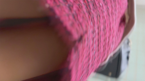 【電車チカン】涙目…!指ズボで白濁おま○こ汁が満員電車に鳴り響くクチュクチュ音