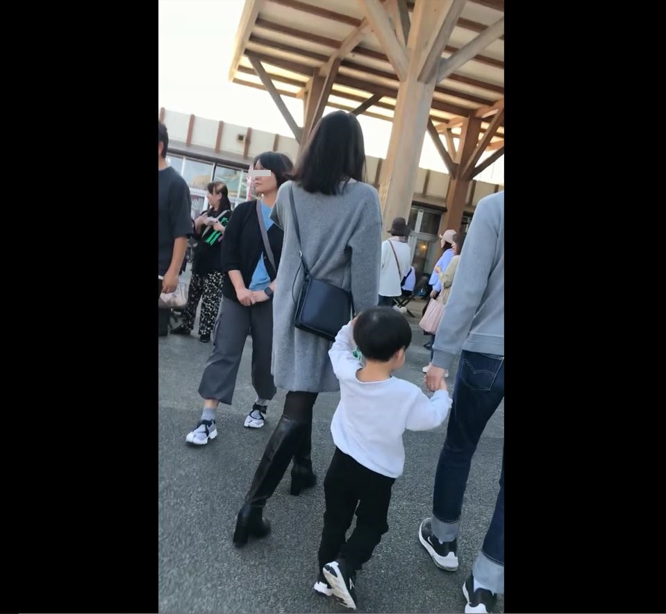 【新作】078激カワ若ママさん&病院受付お姉さん姿&逆さ!