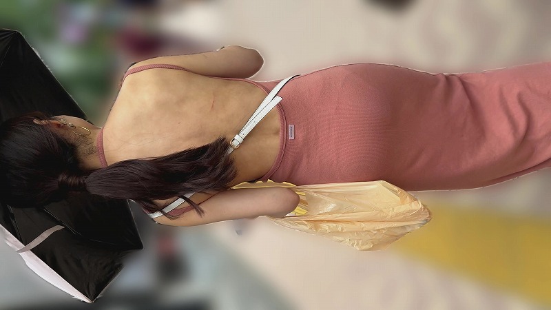 【再販】背中の大きく開いたニットワンピからパンティーとガードルのラインがクッキリ(/ω＼)