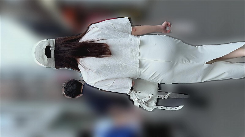 【再販】セレブ妻の街着からパンティーラインクックリです(/ω\)