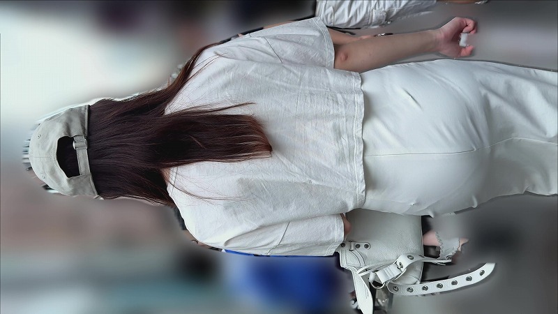 【再販】セレブ妻の街着からパンティーラインクックリです(/ω\)
