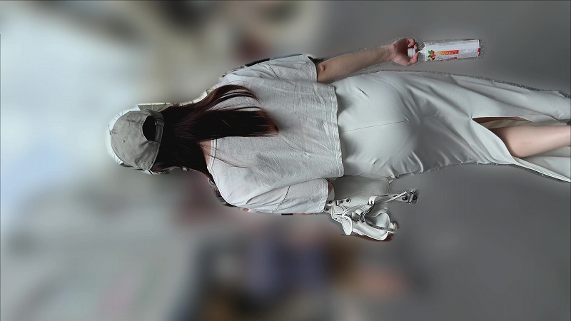 【再販】セレブ妻の街着からパンティーラインクックリです(/ω\)