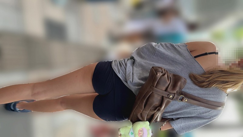 【再販】モデル体型の金髪美女。ホットパンツからこぼれる下尻(/ω\)