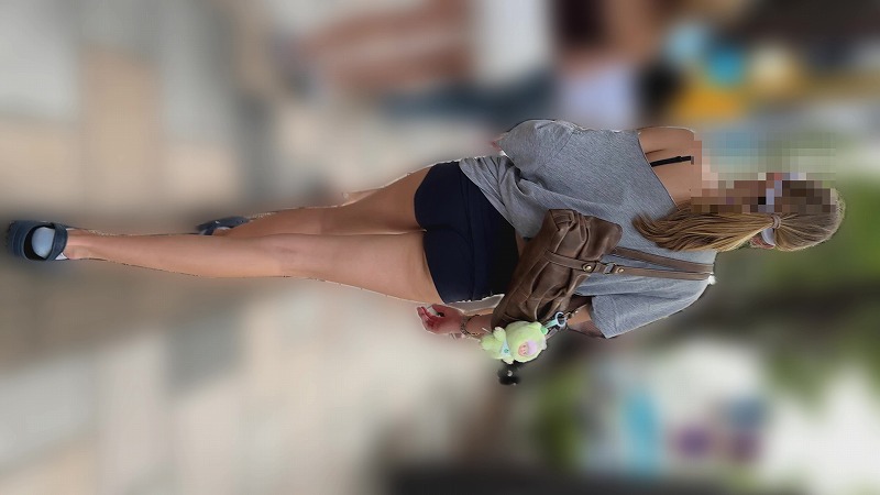 【再販】モデル体型の金髪美女。ホットパンツからこぼれる下尻(/ω\)