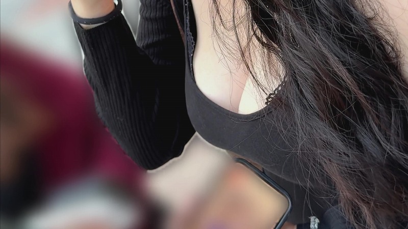 【再販】えげつない谷間(*´Д`)ハァハァ巨乳ギャルの胸チラ動画