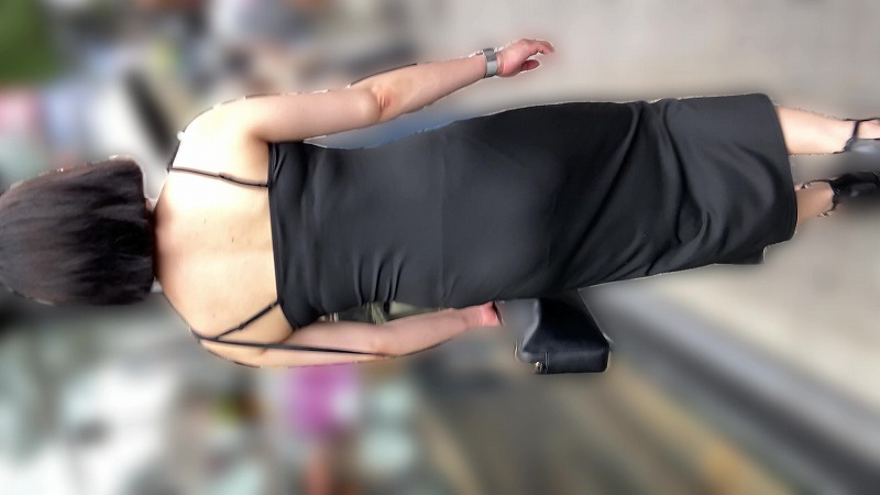 【再販】デカ尻さん好き集まれ!黒いセクシーなワンピースから浮かび上がるパンティーライン(/ω\)