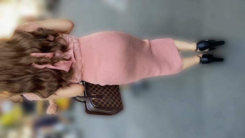 【再販】サーモンピンクのニットワンピを着たキャバ嬢のPライン (/ω\)