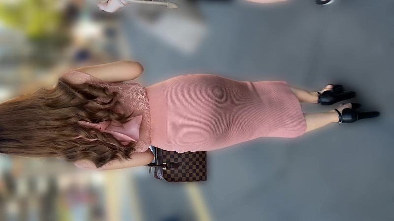 【再販】サーモンピンクのニットワンピを着たキャバ嬢のPライン (/ω\)