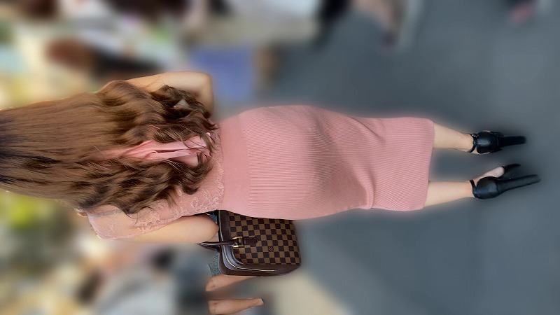 【再販】サーモンピンクのニットワンピを着たキャバ嬢のPライン (/ω\)