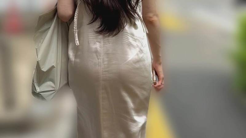 【再販】サテン地のワンピースから妖艶なお尻(/ω\)