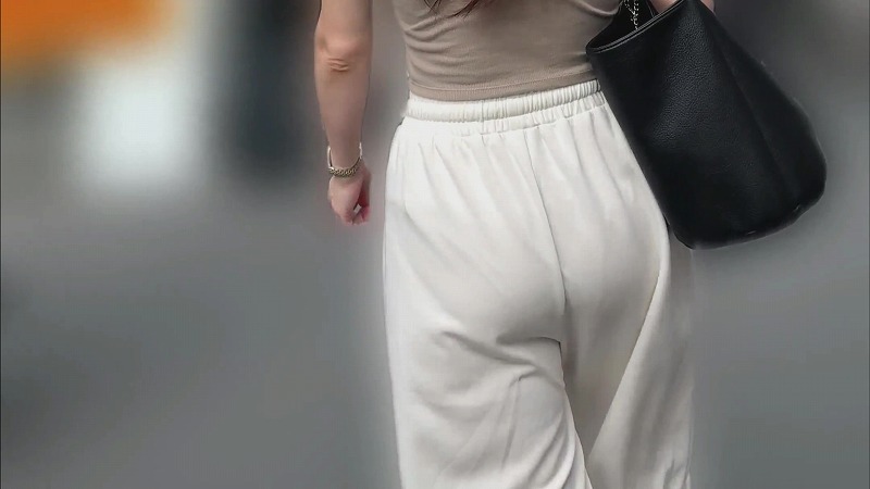 【再販】今時のお姉さん。テロテロパンツに浮かぶPライン(/ω＼)