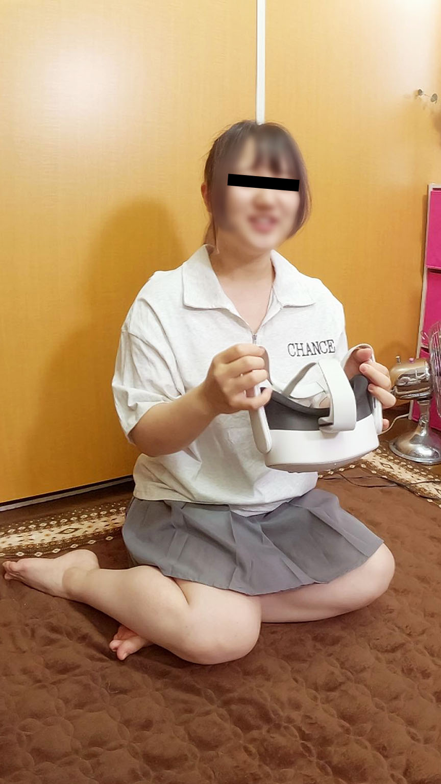 2名セット VRしている無防備状態の娘のパンチラ ムチムチ巨尻女子 方言訛りの素朴お姉さん