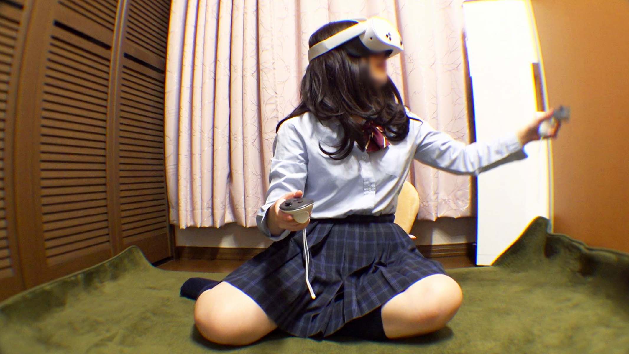 VRしている無防備状態の娘の胸ちらパンチラ 離れ乳の麻耶ちゃん パンティ降ろし遊戯!