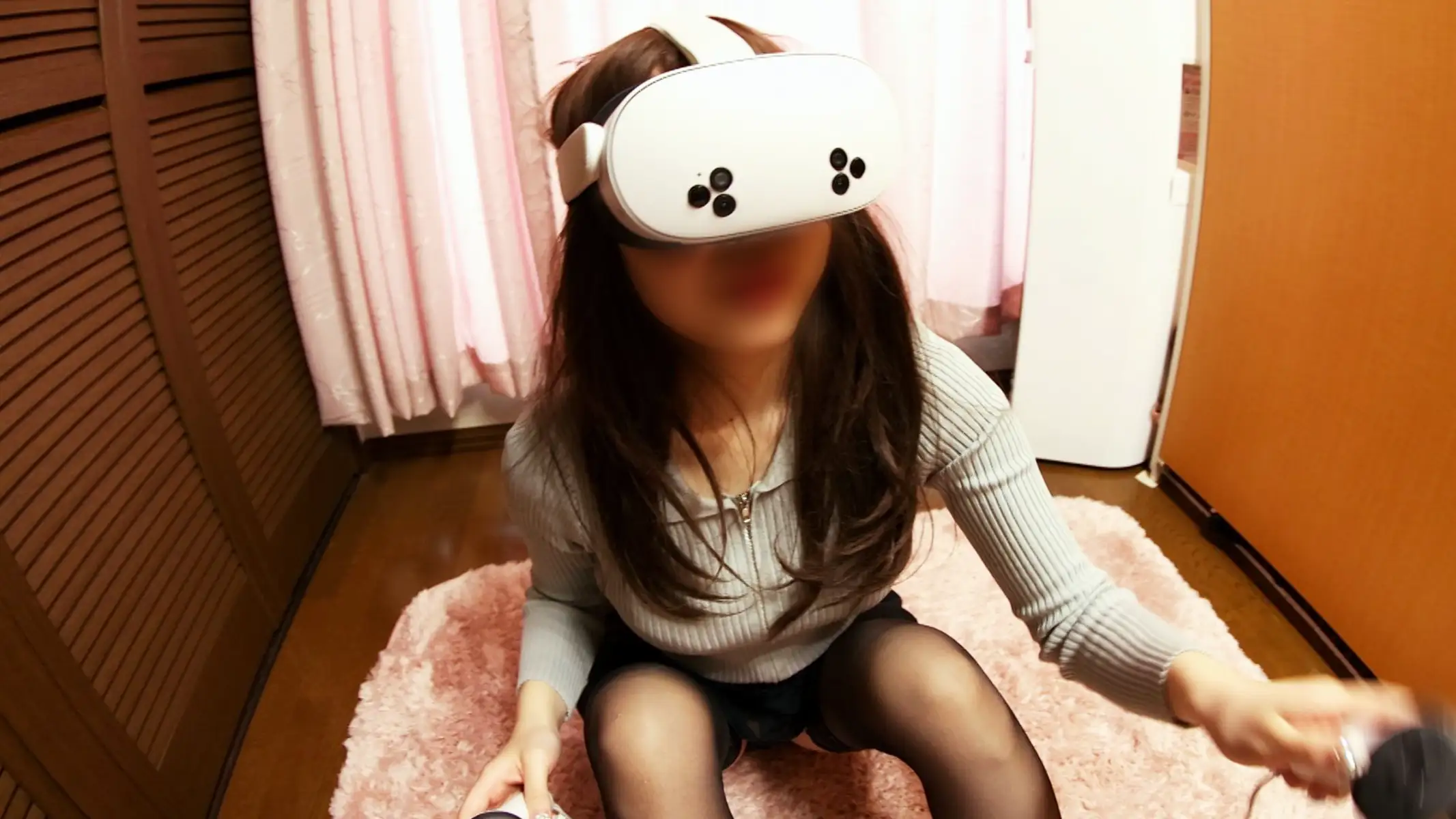 VRしている無防備状態の娘の胸ちらパンチラ  ひまわりちゃんのアソコの毛がジャングルだった件