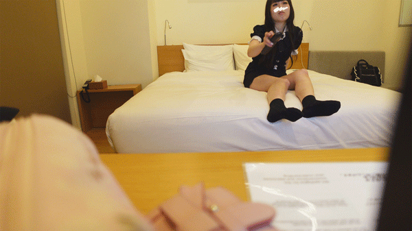 【オナニー】こんなこが…?チェックインするなり自慰に耽るも、待ち構えてた天井カメラに捉えられる。
